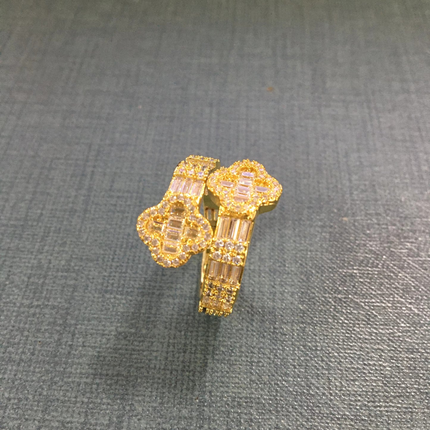 Iced Out Fyrklöver Ring